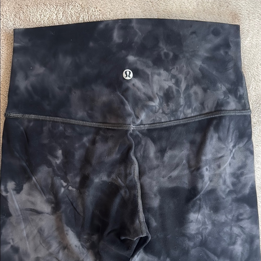 Lululemon Women’s 4 Black Tie-Dye Leggings